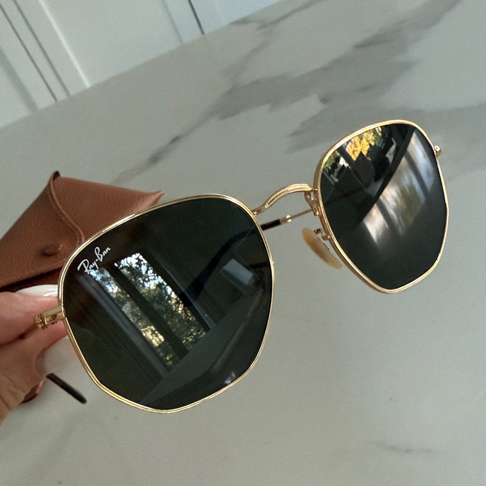 Ray-Ban Gold Frame Sunglasses with Green Lenses - Picture 5 of 6